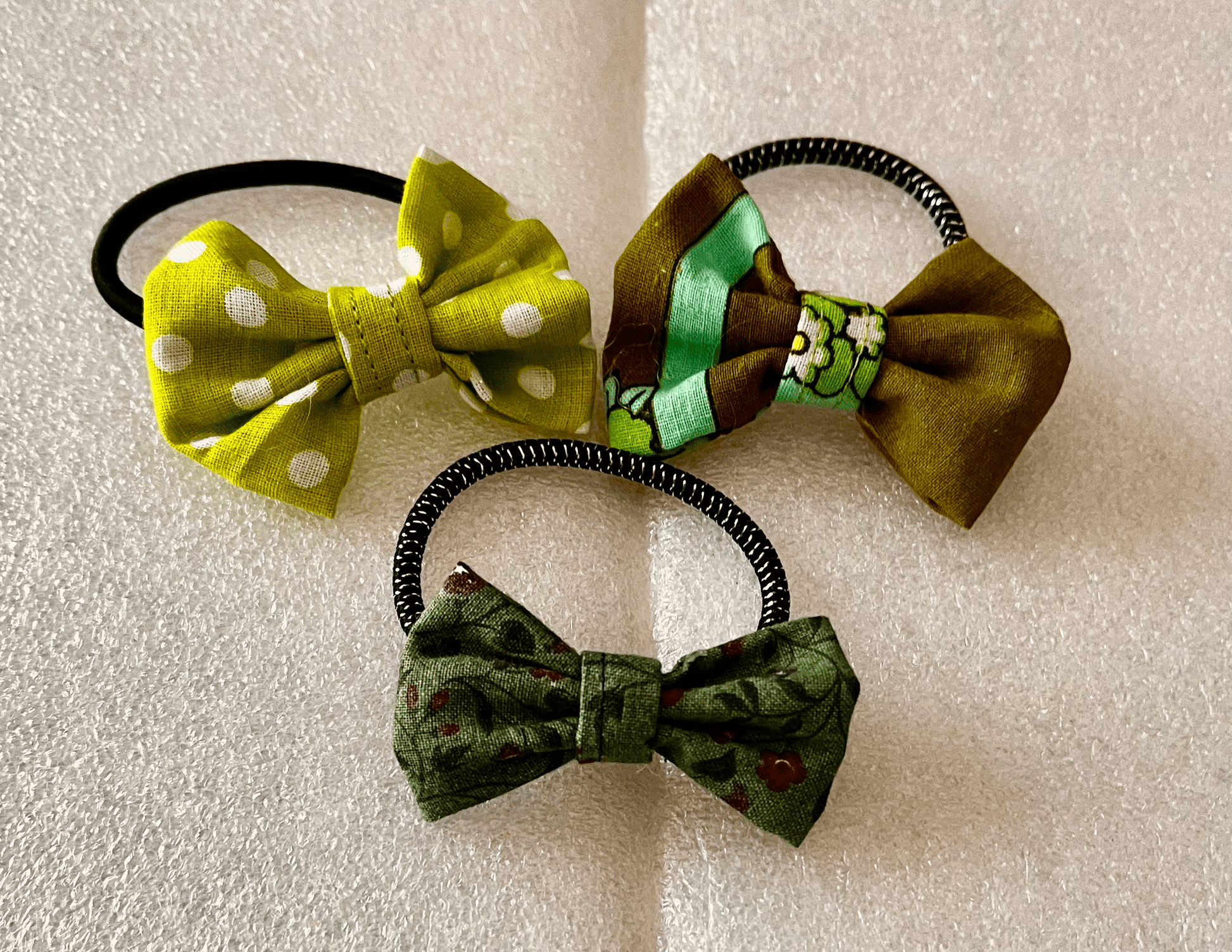 Set of 3 small hair accessories , Bow hair ties - cosy creations 24